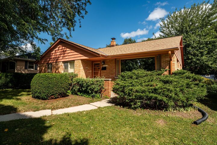 Property Photo: W67n786 Evergreen Blvd WI 53012
