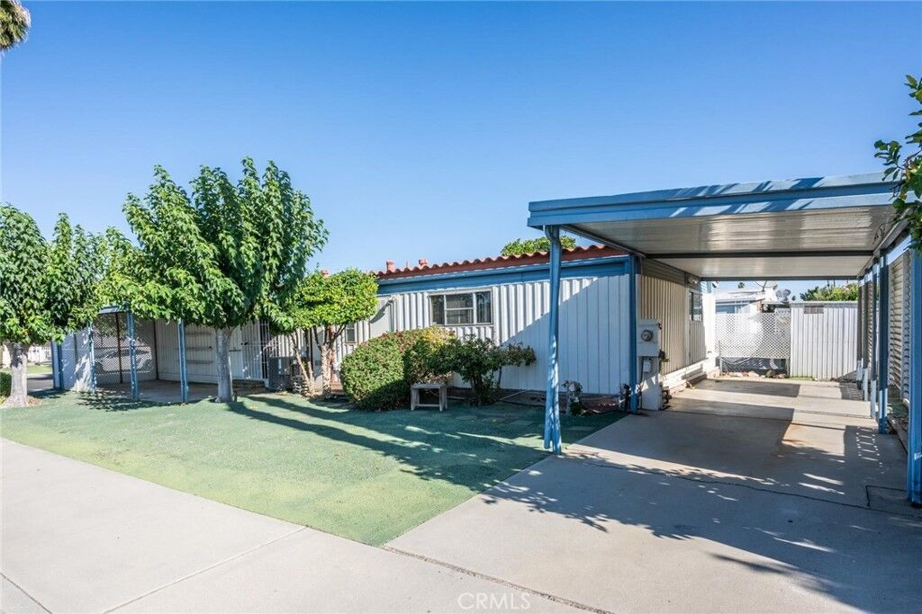 Property Photo: 990 Santa Elena Way CA 92545