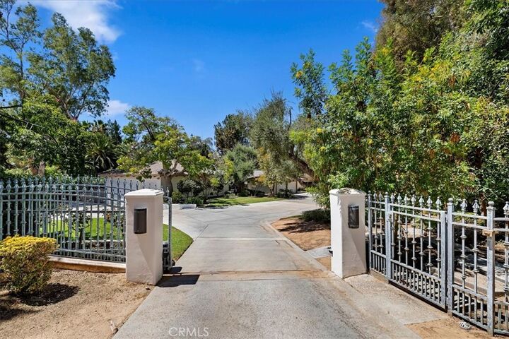 Property Photo:  2100 Hathaway Place  CA 92506 
