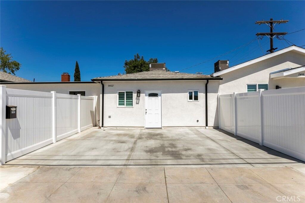 Property Photo: 7402 Riverton Ave CA 91352