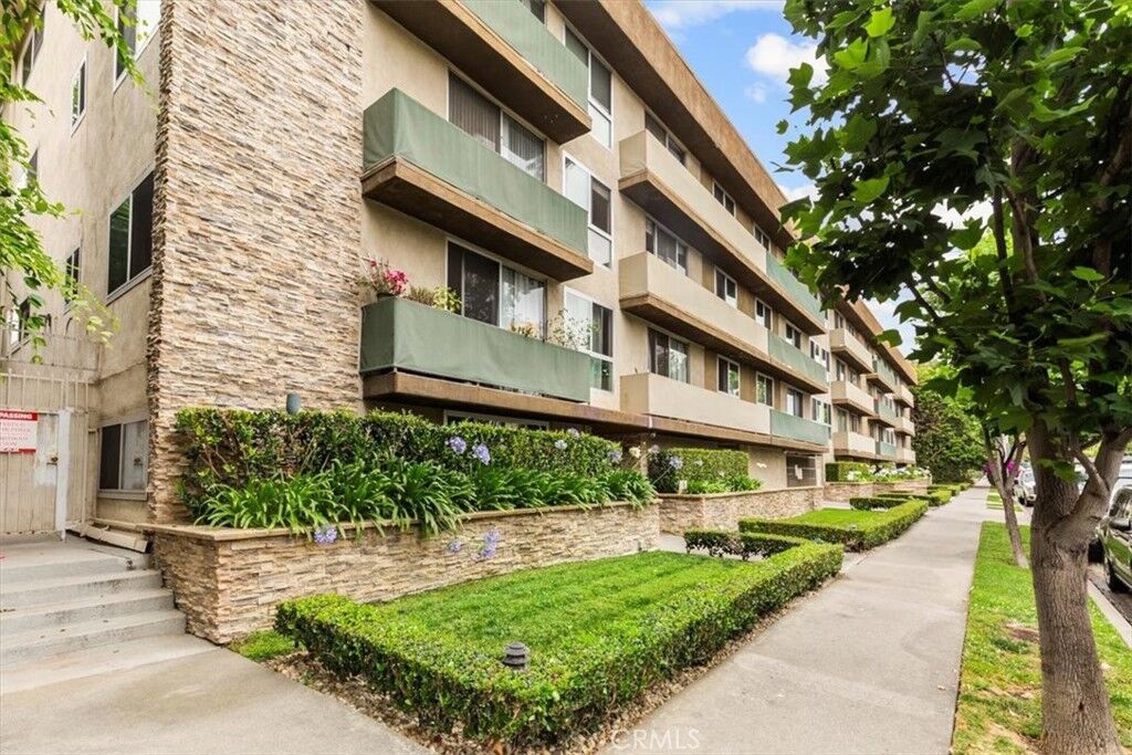 Property Photo:  525 N Sycamore 320  CA 90036 