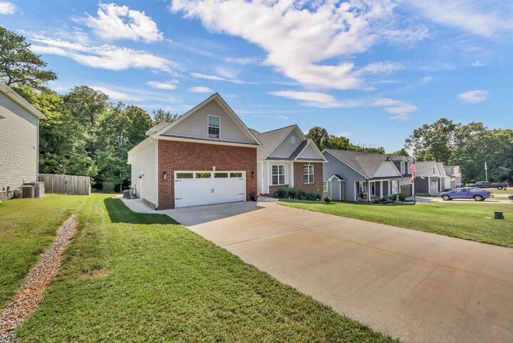 Property Photo: 432 Hawkins Rd TN 37040
