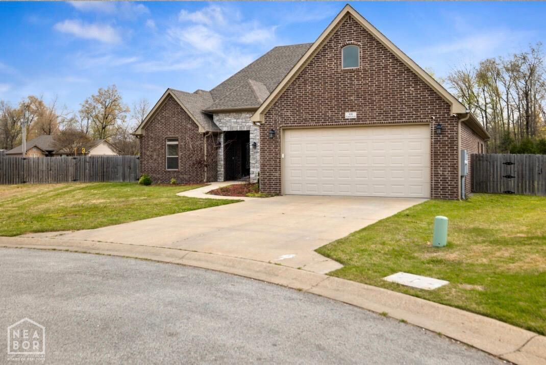 Property Photo:  828 Laura Lea  AR 72405 