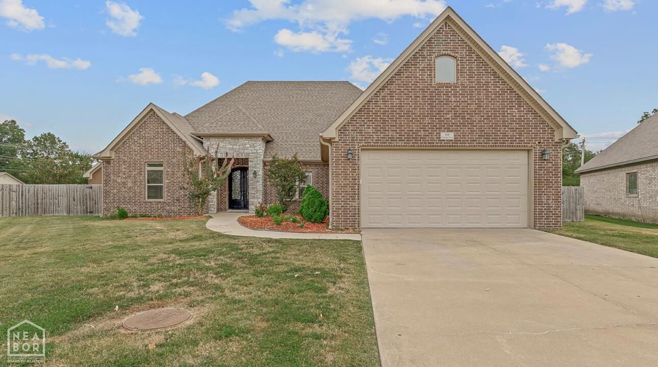 Property Photo:  828 Laura Lea  AR 72405 