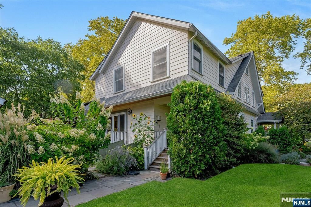 Property Photo:  1 Laurel Place  NJ 07028 