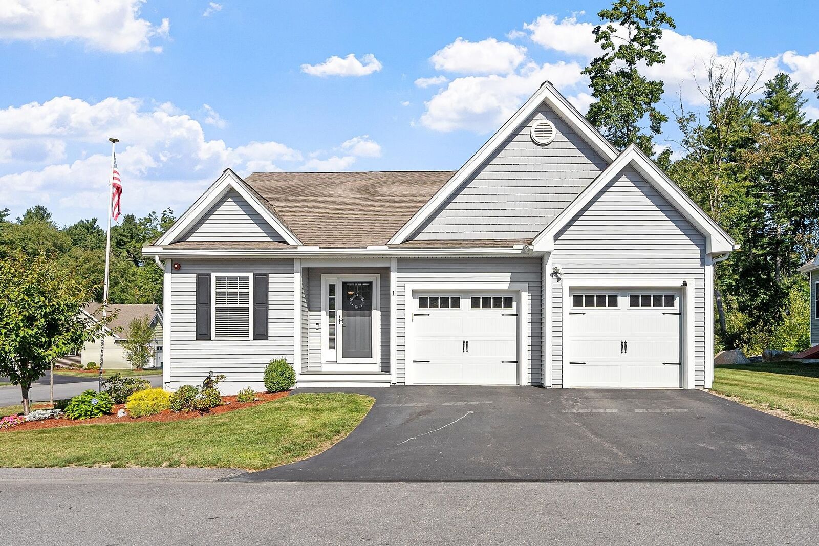 Property Photo: 1 Redwood Road NH 03076