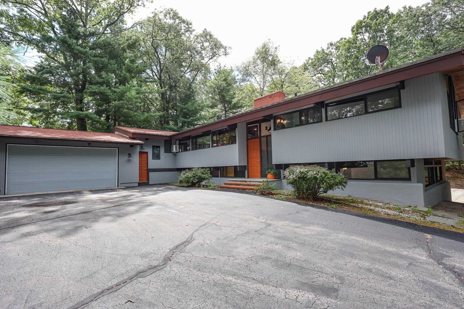 Property Photo: 75 Taylor Street NH 03061