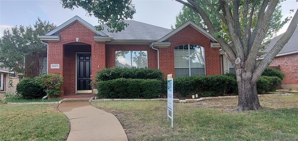 Property Photo:  10901 Camelot Drive  TX 75035 