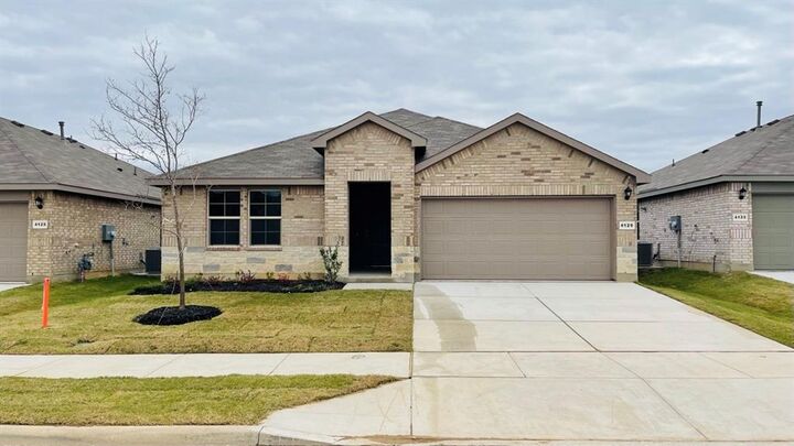 Property Photo: 4129 Twisted Creek Drive TX 76036