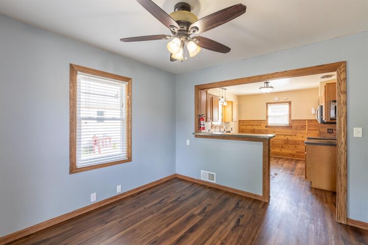 Property Photo:  822 1/2 Main Street  IA 51034 