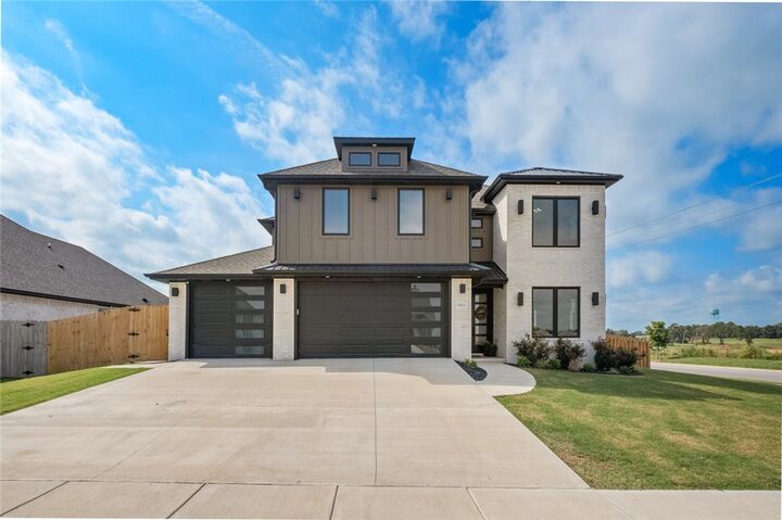 Property Photo:  1911 Gaines Street  AR 72751