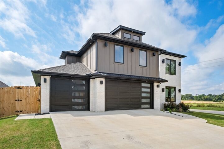 Property Photo: 1911 Gaines Street AR 72751