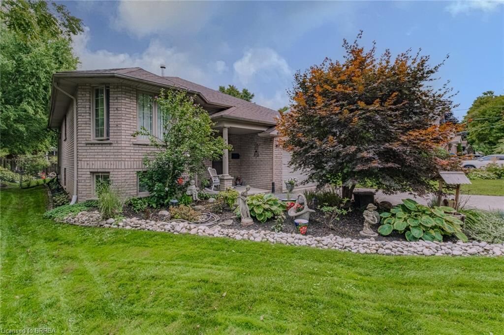 Property Photo:  52 Amelia Street  ON N3L 1Z6 