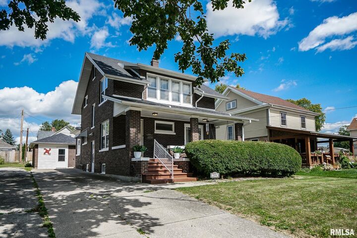 Property Photo: 206 Roosevelt Avenue IL 61443