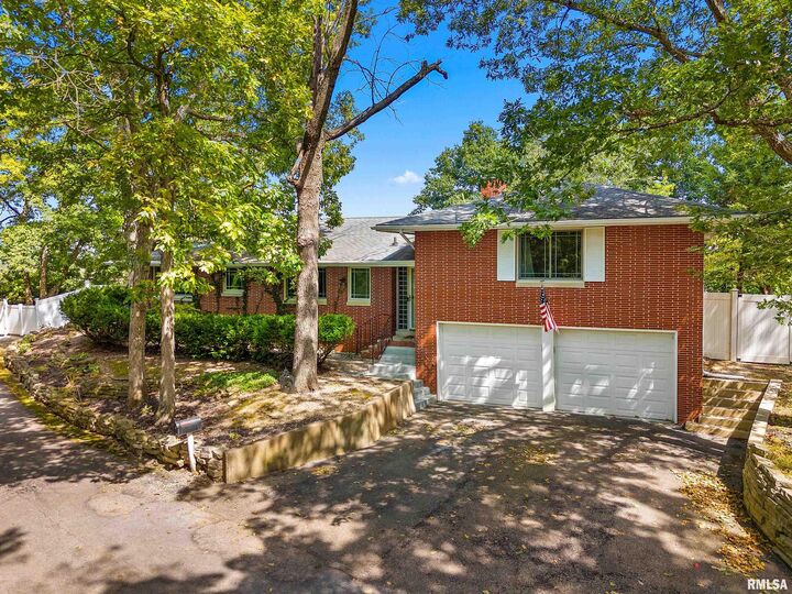 Property Photo: 30748 Grandview Terrace IL 61755