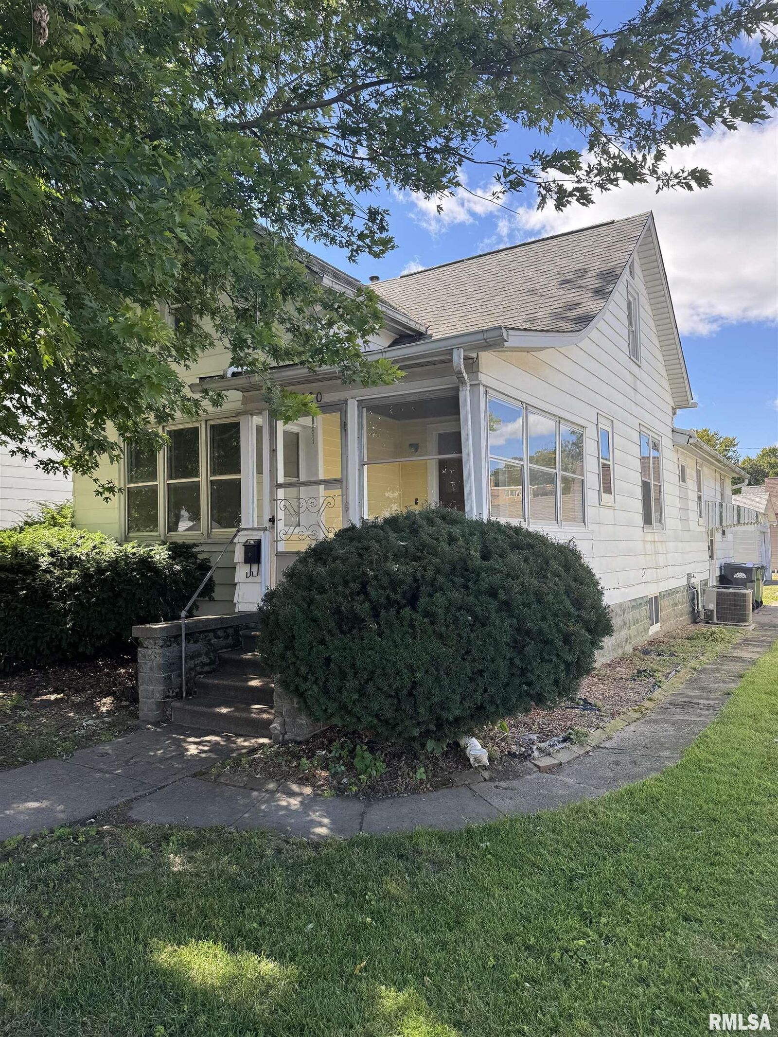 Property Photo: 620 N 4th Street IA 52732