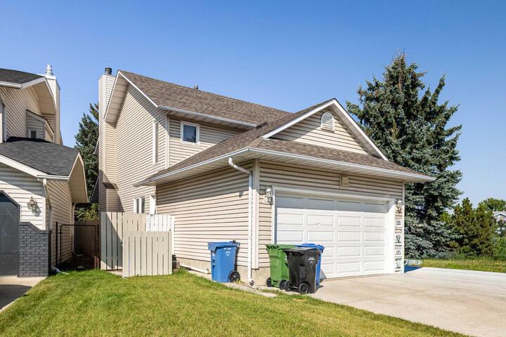 Property Photo:  132 Scenic Cove Circle NW  AB T3L 1M9 