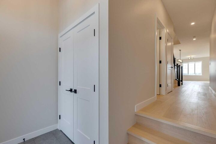 Property Photo:  167 Greenwich Drive NW  AB T3B 6N9