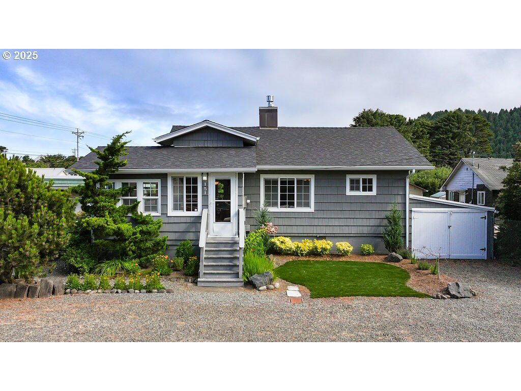 Property Photo:  151 NE 19th Ave  OR 97136 