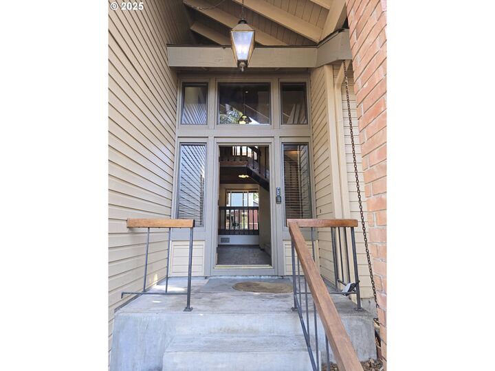 Property Photo: 589 S 72nd St OR 97478