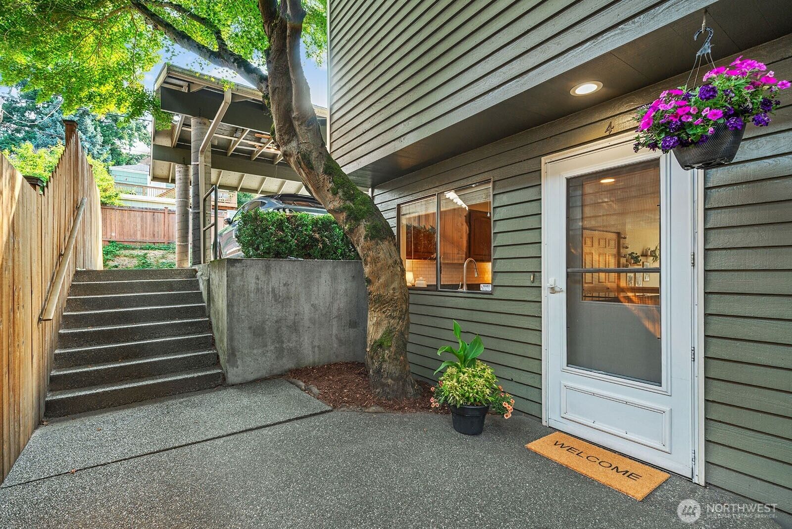Property Photo:  5932  Fauntleroy Way SW 4  WA 98136 