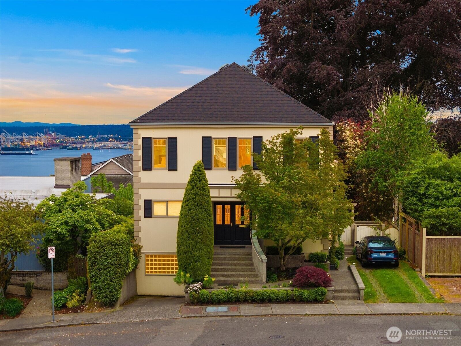 Property Photo: 525 W Prospect Street A WA 98119