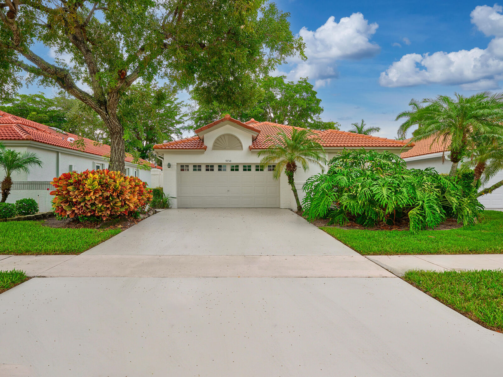 Property Photo: 9758 Harbour Lake Circle FL 33437