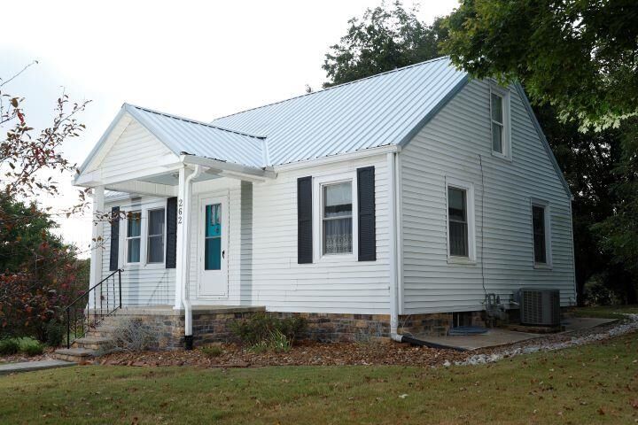Property Photo: 262 Bardstown Road KY 42160