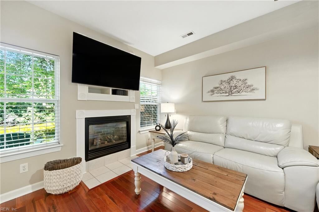 Property Photo:  1334 Linkhorn Cir  VA 23451 