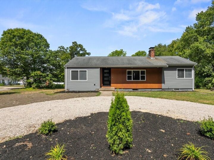 Property Photo:  20 Maple Court  RI 02804 