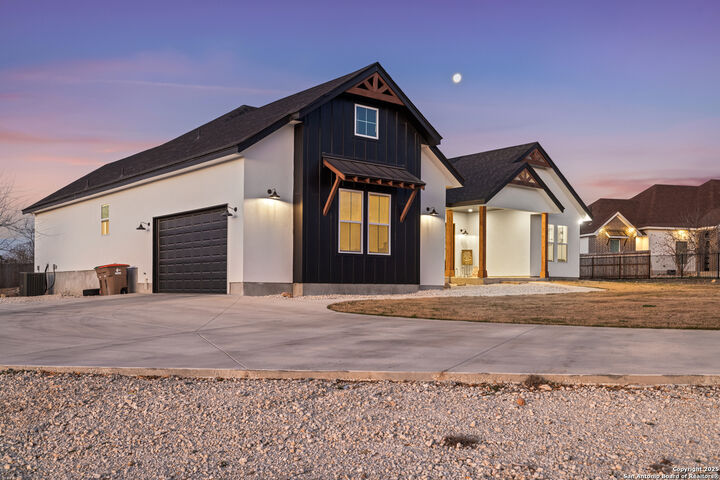 Property Photo: 1090 Pegasus TX 78070