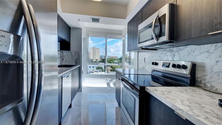 Property Photo: 2501 Douglas Rd 601 FL 33133
