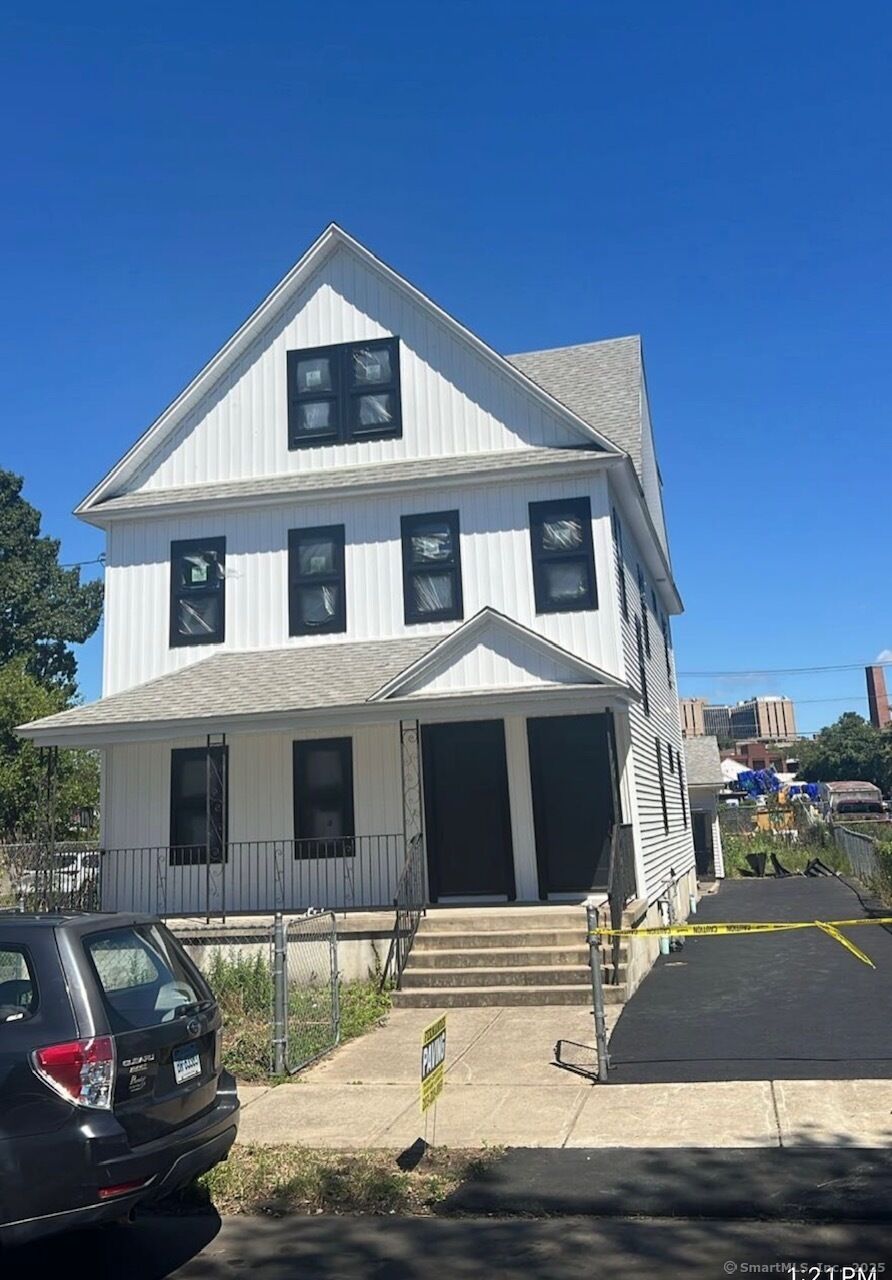Property Photo:  141 Holly Street First Floor  CT 06607 