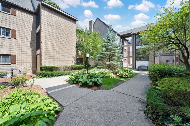 Property Photo: 183 Loomis Drive Apt 104 CT 06107