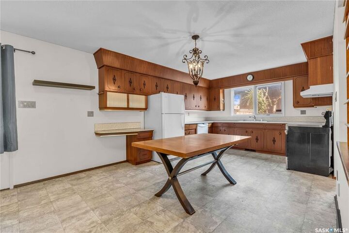Property Photo:  1936 - 1934 Easthill  SK S7J 3C5 