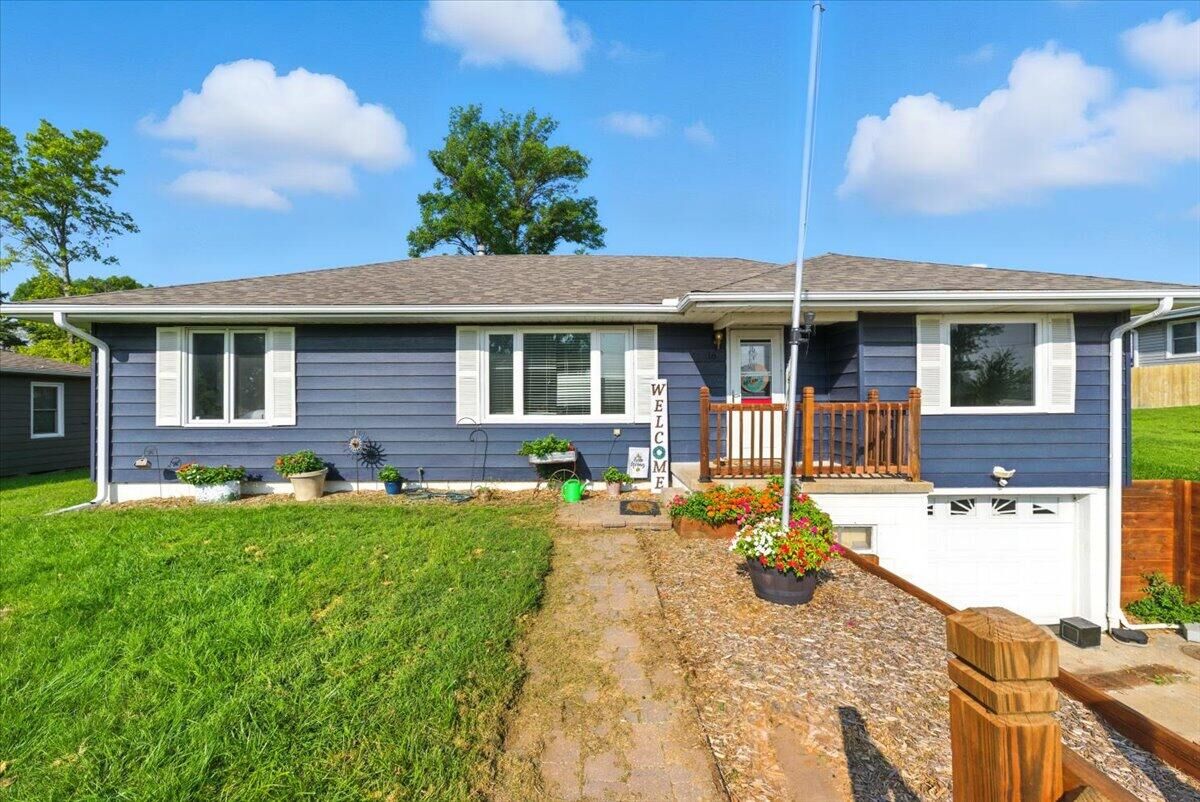 Property Photo:  16 4th  Avenue  IA 51576 