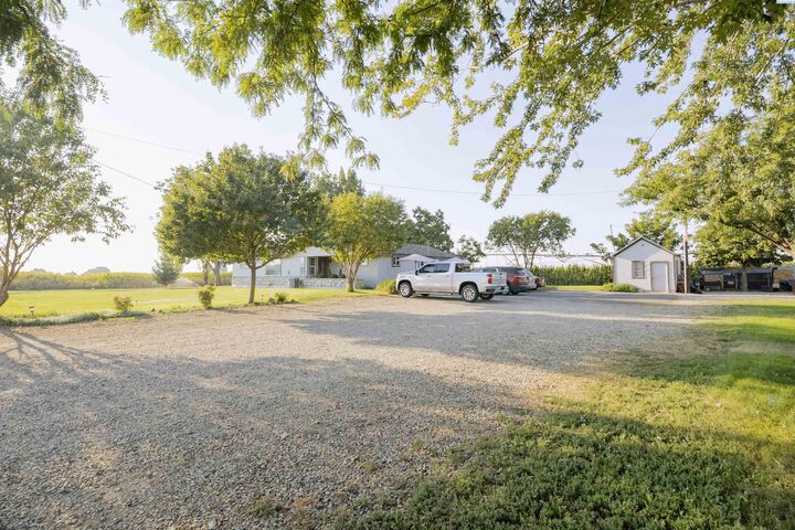 Property Photo: 691 Van Belle Rd WA 98832