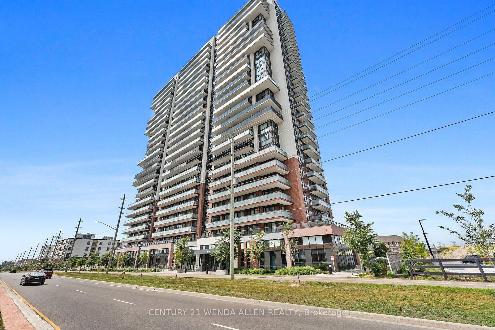 Property Photo:  2550 Simcoe Street N 1901  ON L1L 0R5 