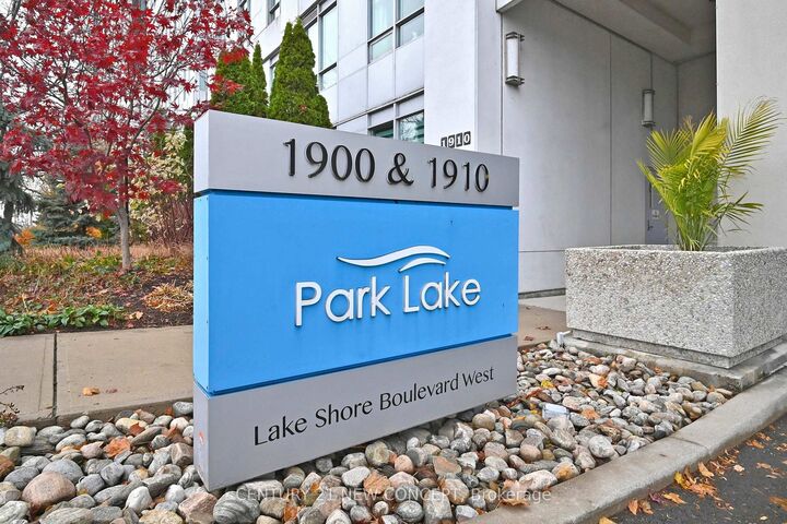 Photo de la propriété:  1900 Lake Shore Boulevard W 704  ON M6S 1A4 