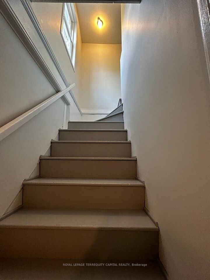 Photo de la propriété:  85 Sanford Street Upper  ON L4N 3C6 