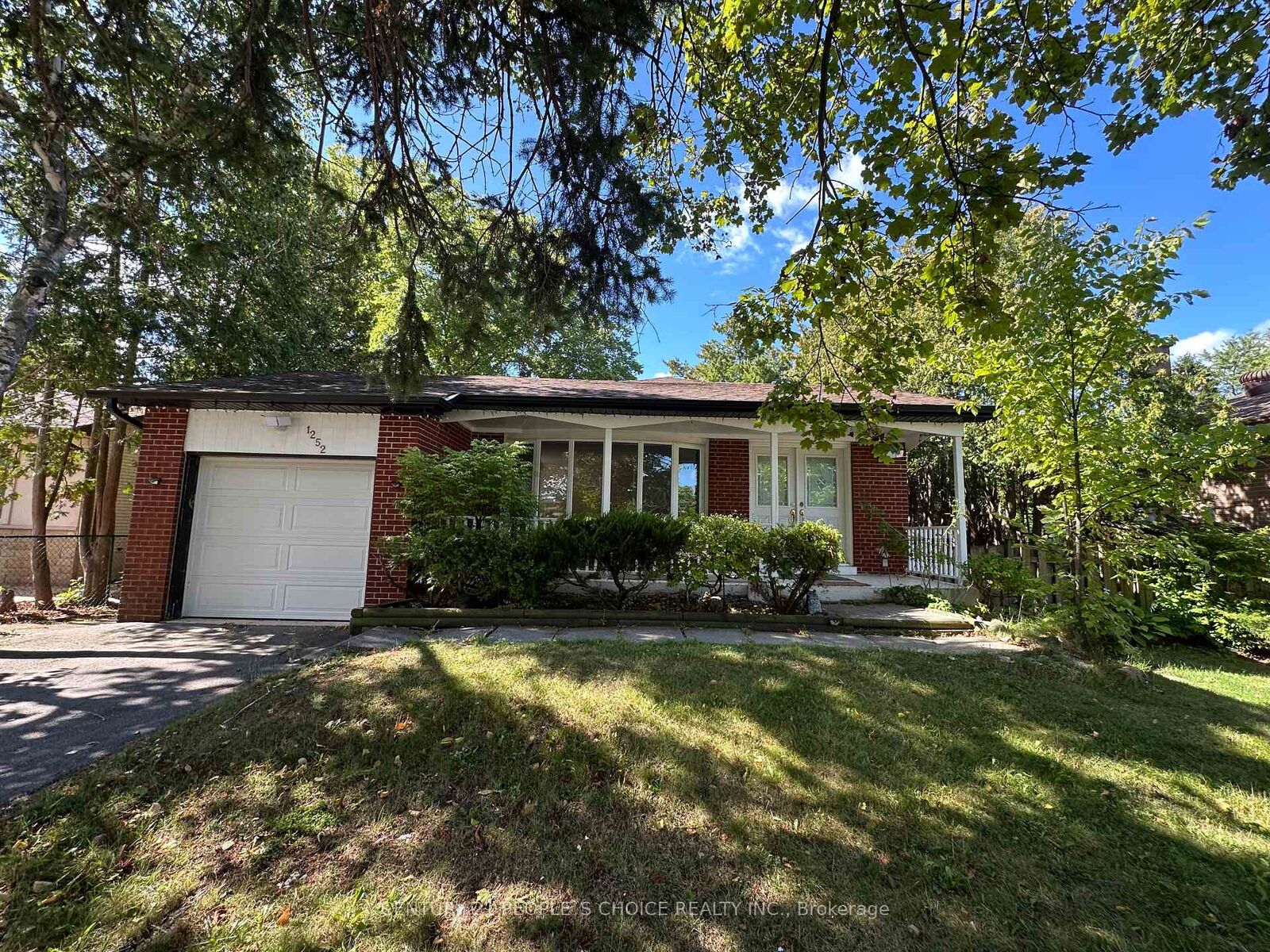 Property Photo:  1252 Mont Clair Drive  ON L6H 1Z4 