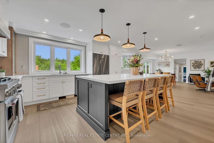 Photo de la propriété:  217 Jones Road  ON L8E 5J4 