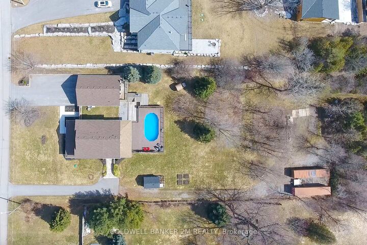 Property Photo: 37 Bradley Boulevard ON L0B 1J0