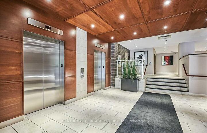 Property Photo: 44 Bond Street W 416 ON L1G 6R2