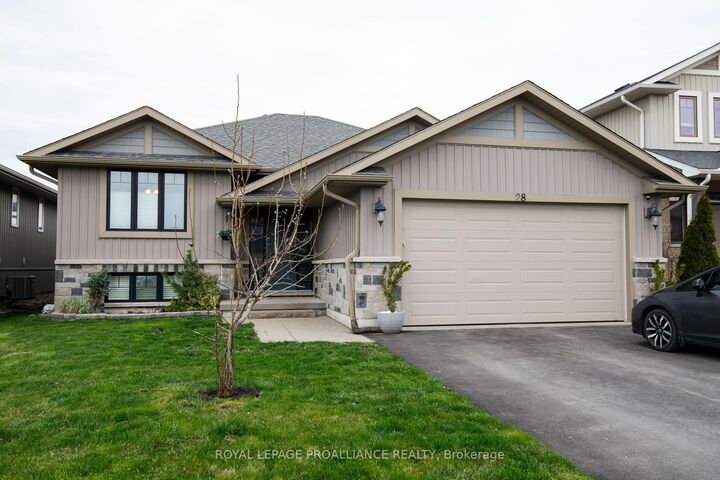 Property Photo: 28 Butternut Court ON K8P 0C5