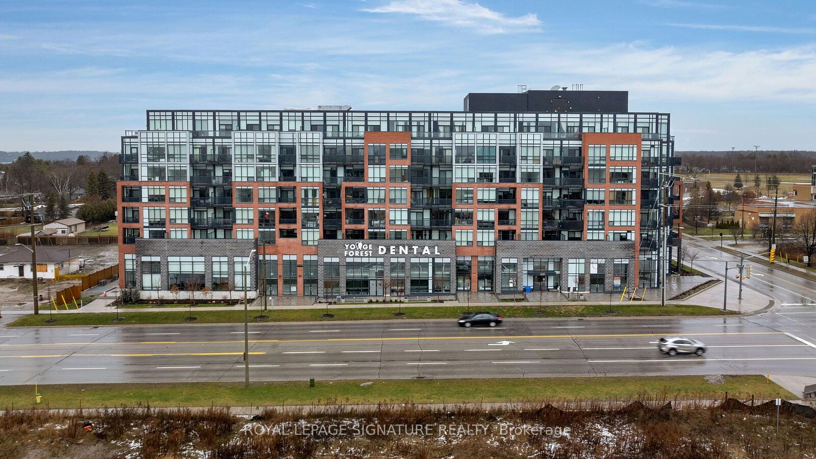 Property Photo: 681 Yonge Street 421 ON L4N 4E8