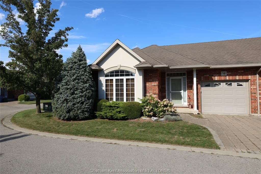 Property Photo: 15 Oakgrove Lane ON N7L 5R9