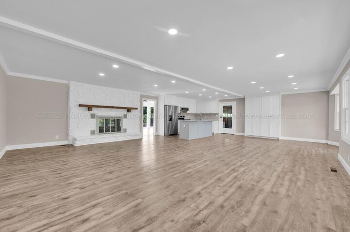 Property Photo:  301 W Ridgewood Rd  AL 35504 
