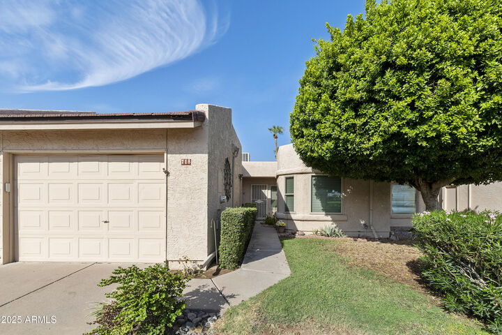 Property Photo:  718 S Arrowwood Way  AZ 85208 