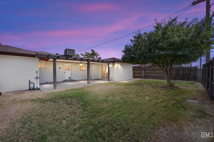 Property Photo: 3505 Pacer Street CA 93308